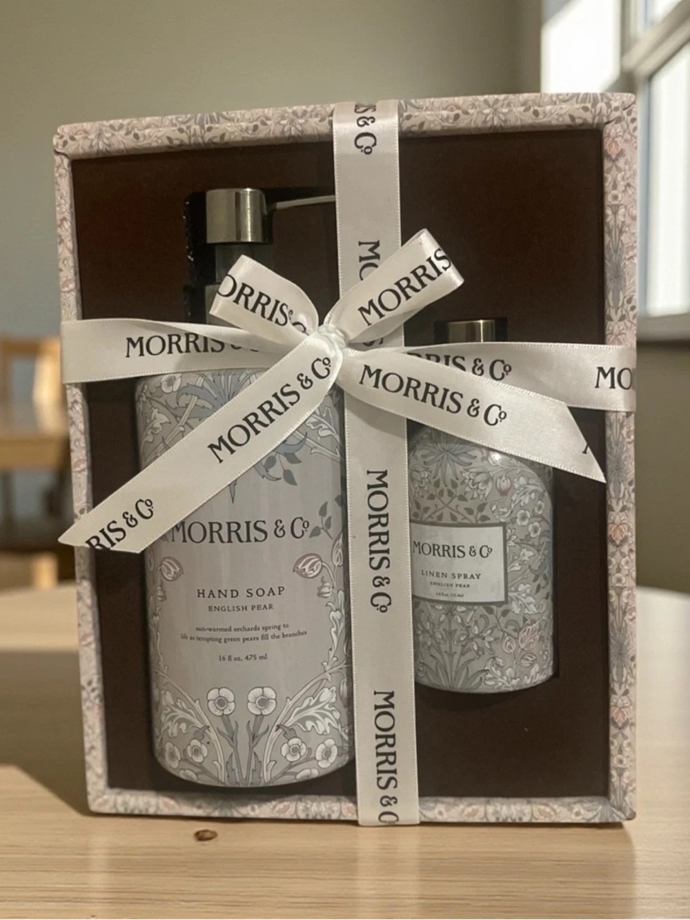 Morris & Co. English Pear Hand Soap & Linen Spray Gift Set - NEW